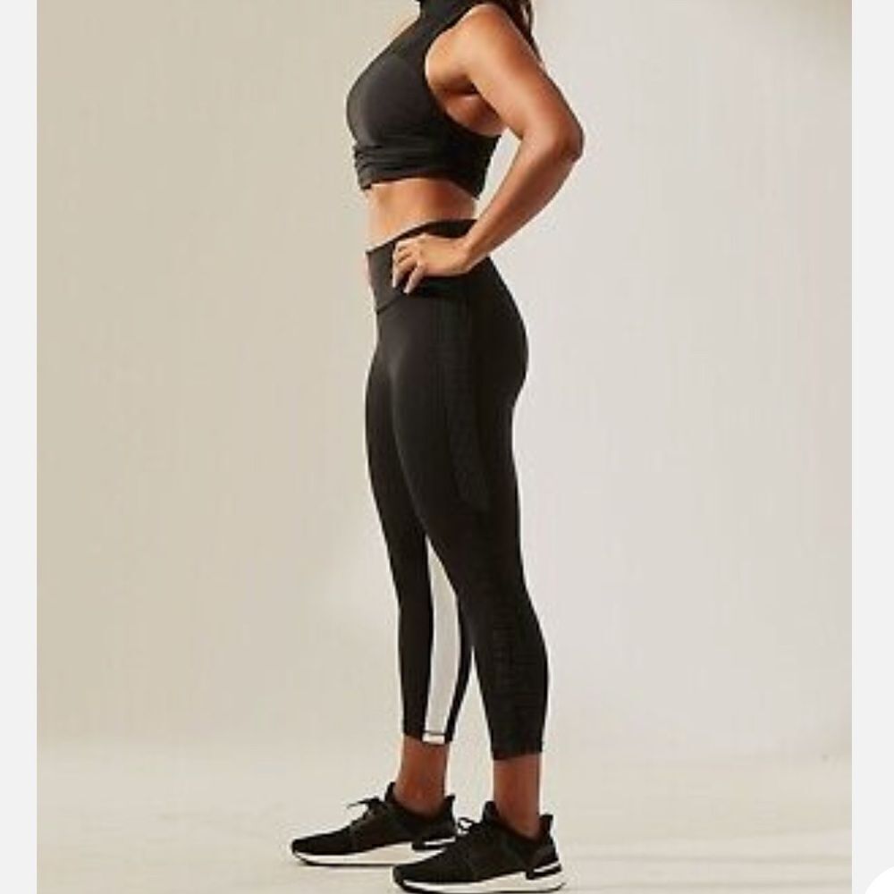 Athleta HIIT It  High Rise SuperSonic Mesh Capri Leggings - XSP